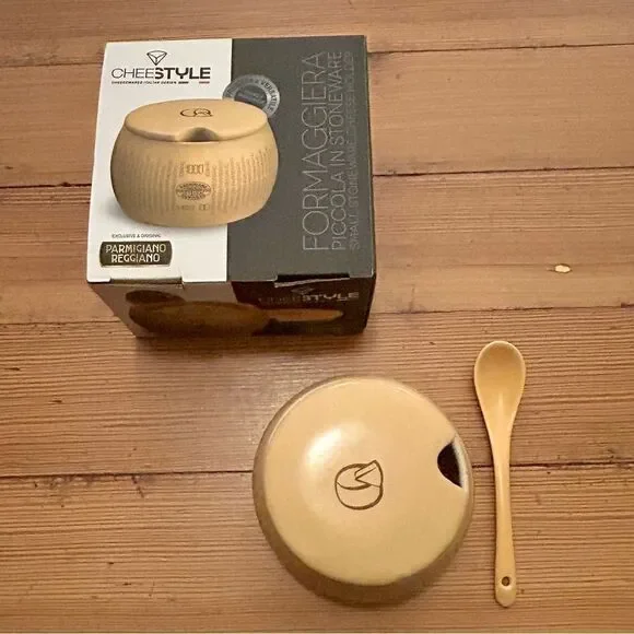 Emilia Food Love ceramic cheese box and ceramic cheese spoon. NWT, NIB. - Picture 13 of 14
